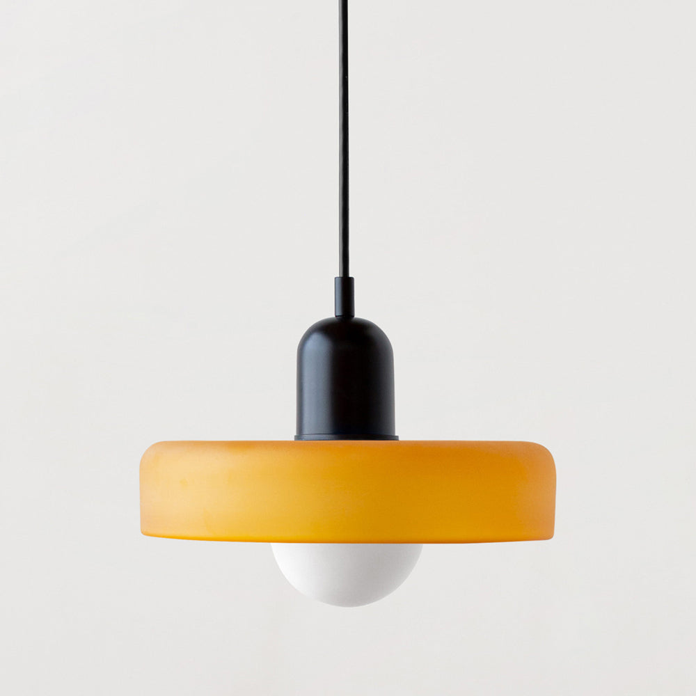 Suspension En Verre Coloré Style Bauhaus Pour Ambiance Contemporaine