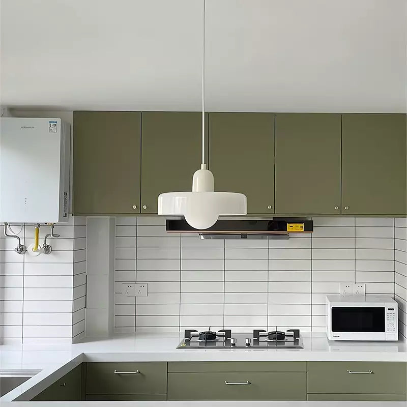 Suspension En Verre Coloré Style Bauhaus Pour Ambiance Contemporaine