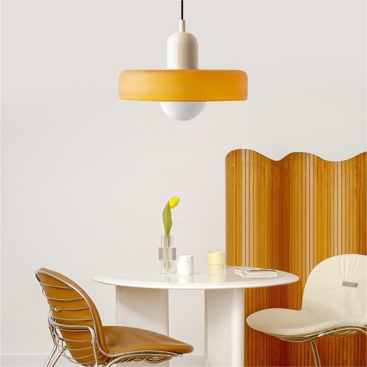 Suspension En Verre Coloré Style Bauhaus Pour Ambiance Contemporaine
