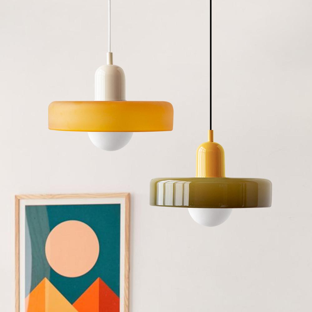 Suspension En Verre Coloré Style Bauhaus Pour Ambiance Contemporaine