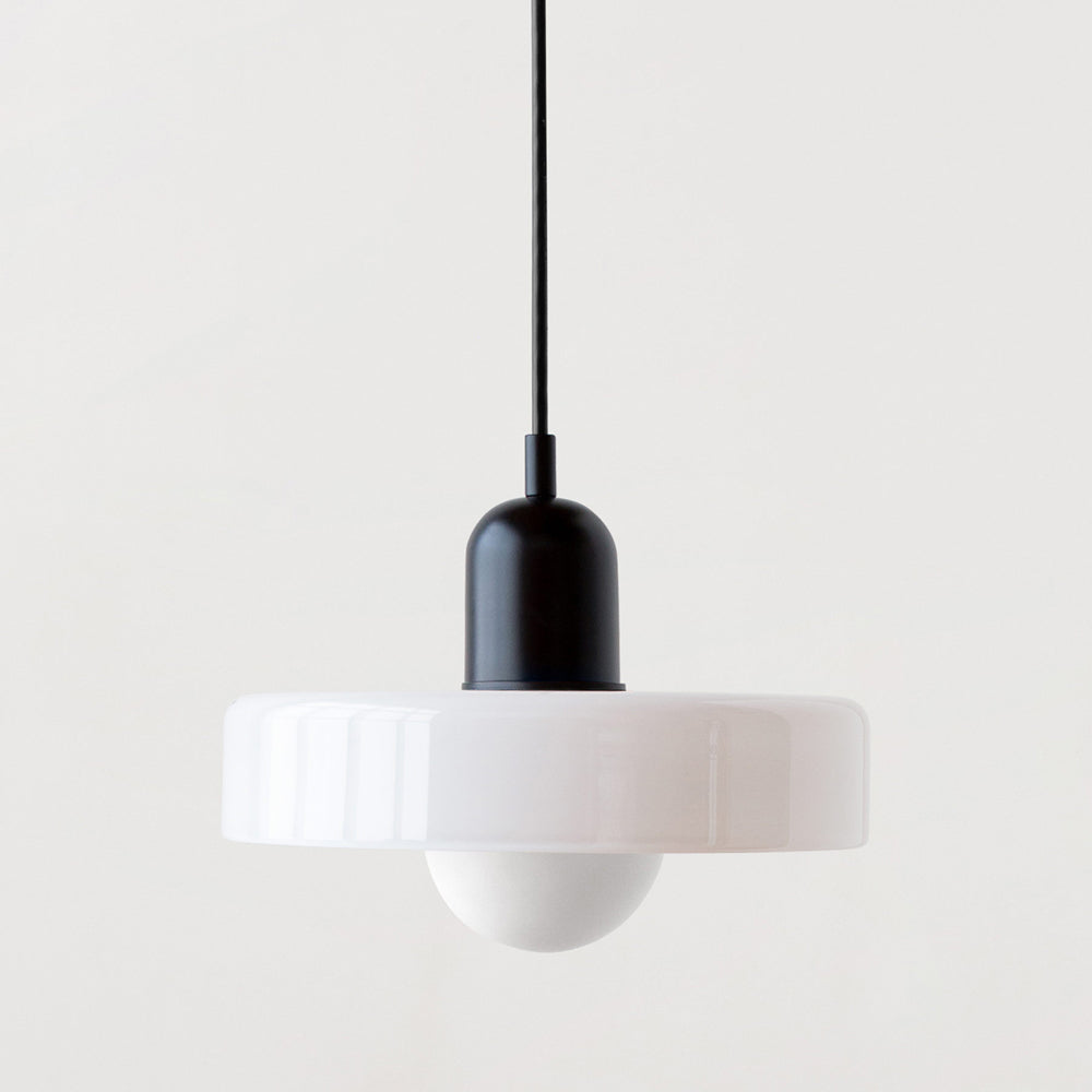 Suspension En Verre Coloré Style Bauhaus Pour Ambiance Contemporaine
