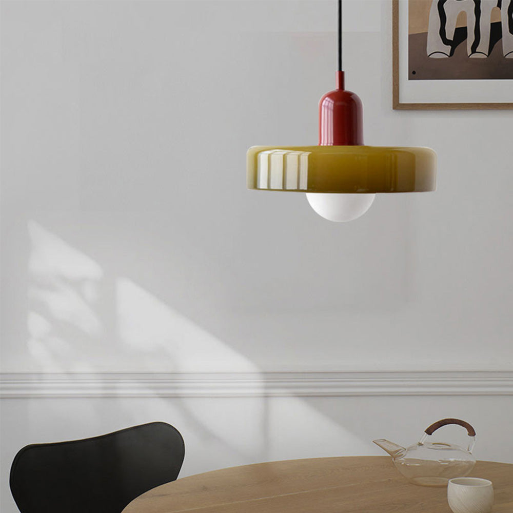 Suspension En Verre Coloré Style Bauhaus Pour Ambiance Contemporaine