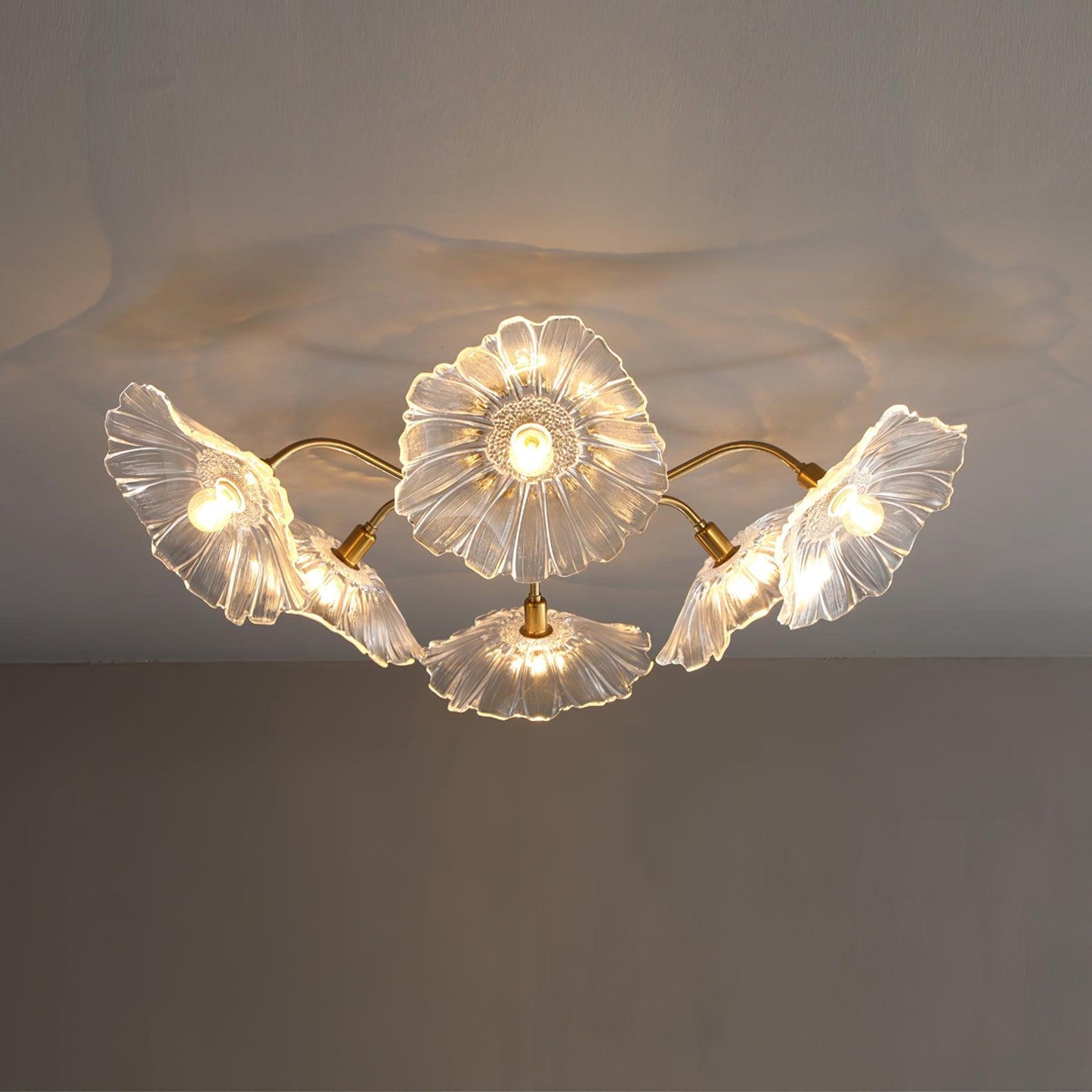 Solara Plafonnier en Verre Feuille avec Laiton Élégant - Neutralighting