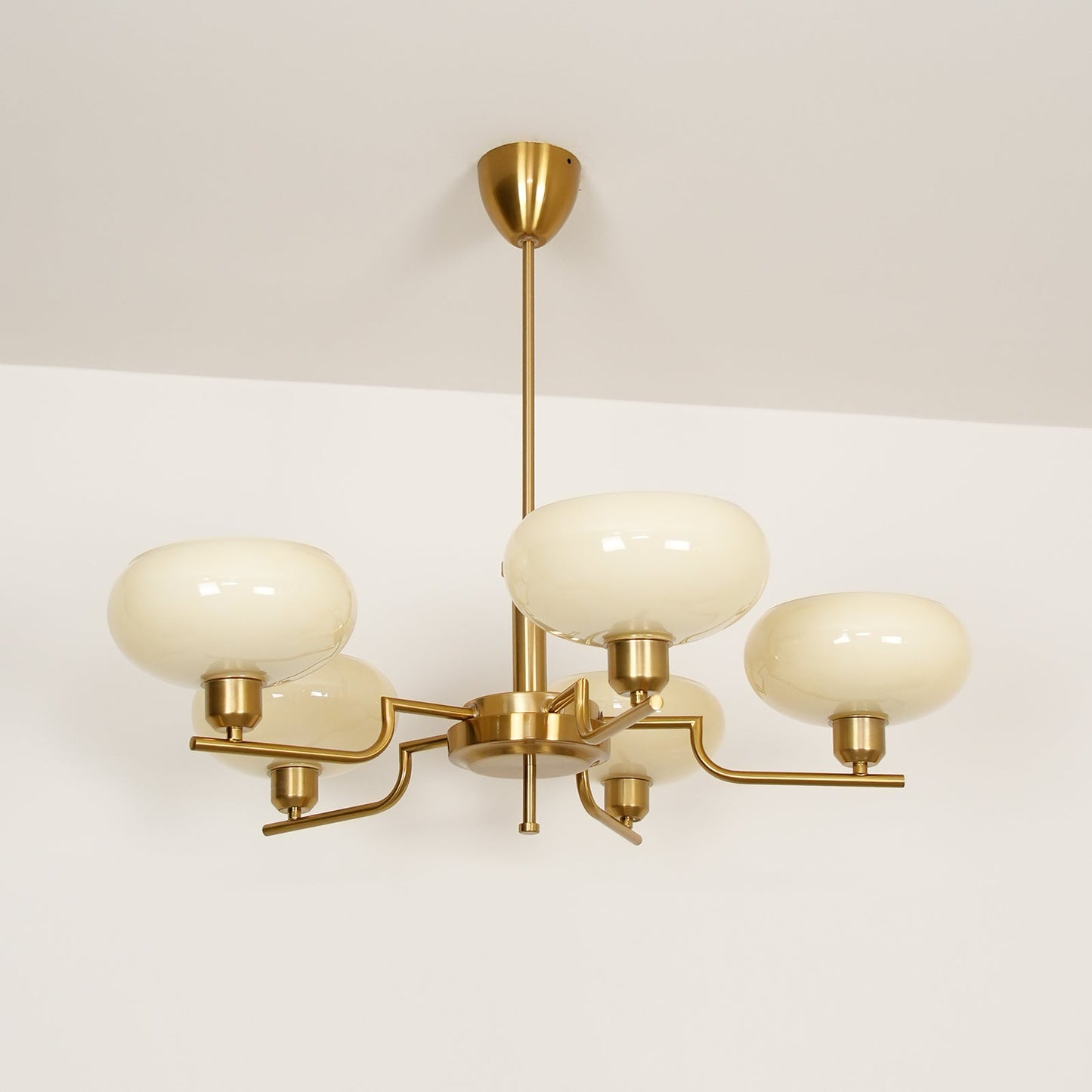 Lustra Suspension en Verre Globe Cadre en Laiton - Neutralighting