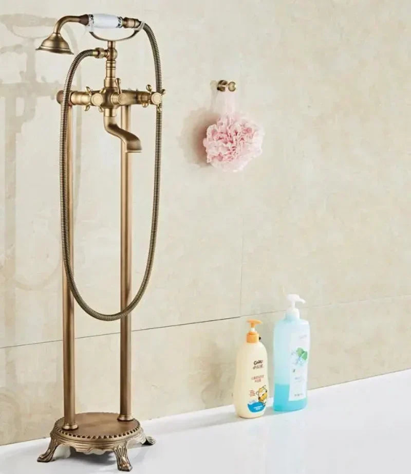 Robinet de baignoire autoportant en laiton antique avec ensemble mitigeur et douchette