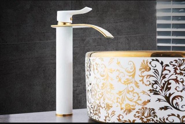 Robinet de lavabo contemporain en laiton à effet cascade, mitigeur de salle de bains à poignée unique