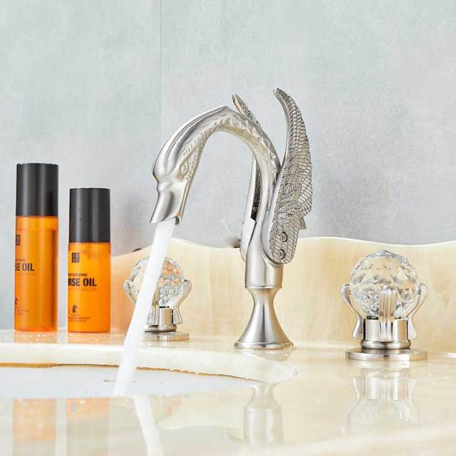 Robinet de lavabo de luxe Swan à montage sur plage, avec deux poignées en cristal